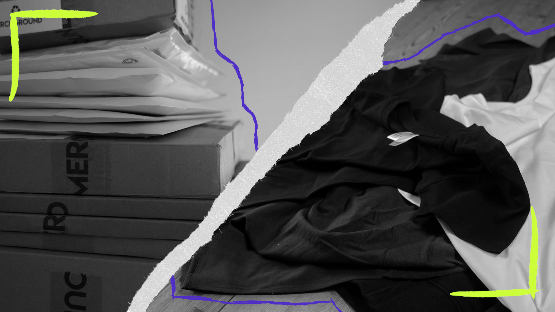 Ein collageartiges Schwarz-Weiß-Bild, das durch einen diagonalen Riss geteilt ist. Links stapeln sich Versandkartons mit der Aufschrift „MERCH“ und weiße Versandtaschen. Rechts liegt ein ungeordneter Haufen aus schwarzen und weißen T-Shirts. Abstrakte, neonfarbene Linien setzen moderne Akzente über das Motiv.