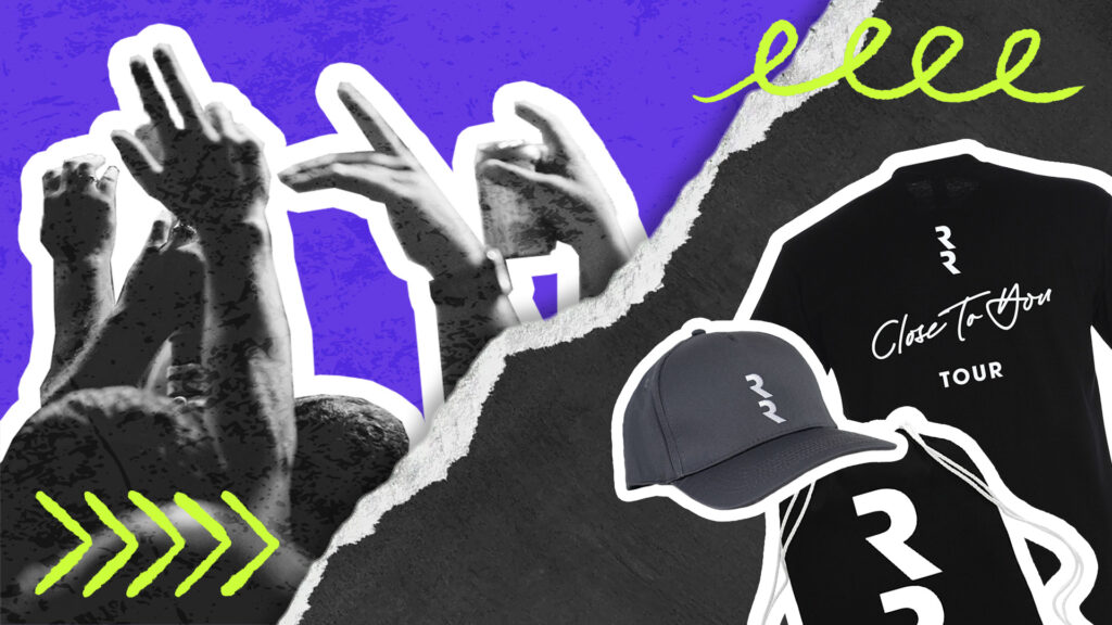 Eine Collage, die Konzertbesucher mit erhobenen Händen vor lila Hintergrund zeigt. Daneben sind schwarze Merchandise-Artikel wie ein T-Shirt und eine Cap.