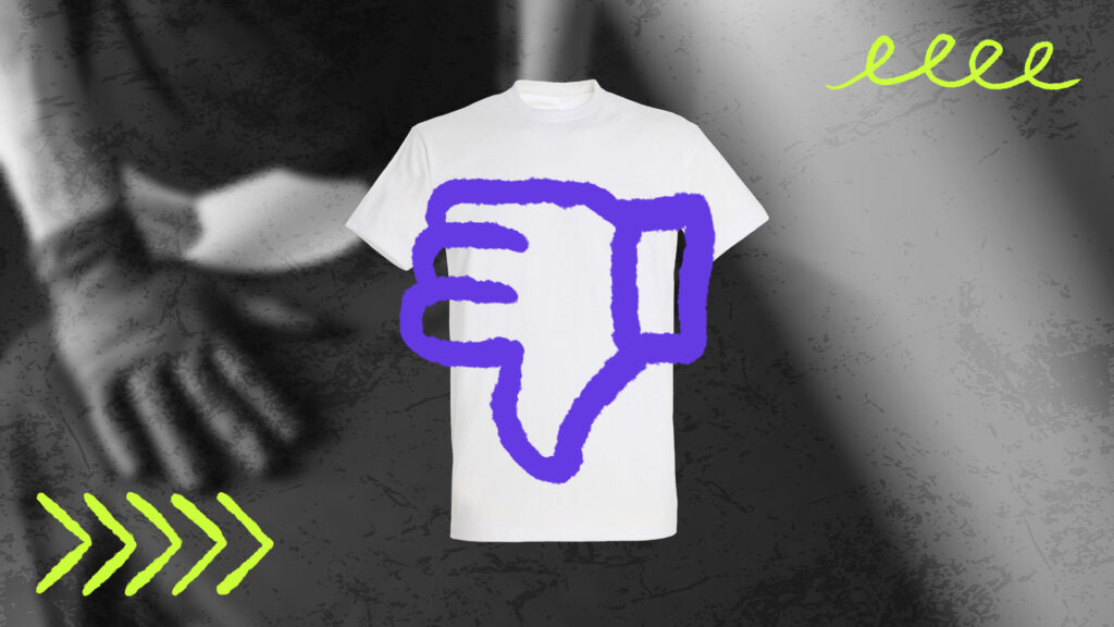 Illustration eines weißen T-Shirts mit einem großen, lilafarbenen „Daumen runter“-Symbol vor einem dunklen, abstrakten Hintergrund.