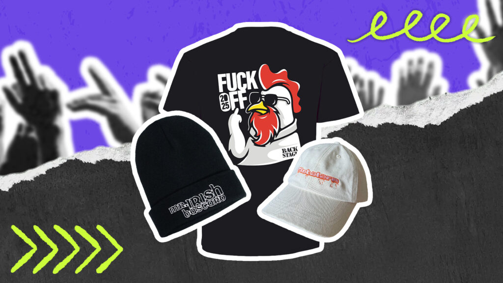 Eine Collage aus Fanartikeln vor einem lilafarbenen Hintergrund mit Hand-Silhouetten: Im Zentrum steht ein schwarzes T-Shirt mit einem Huhn-Motiv und dem Schriftzug „FUCK OFF“. Davor platziert sind eine schwarze Beanie-Mütze mit der Aufschrift „MR. IRISH bastard“ und eine weiße Basecap mit rotem Stick.