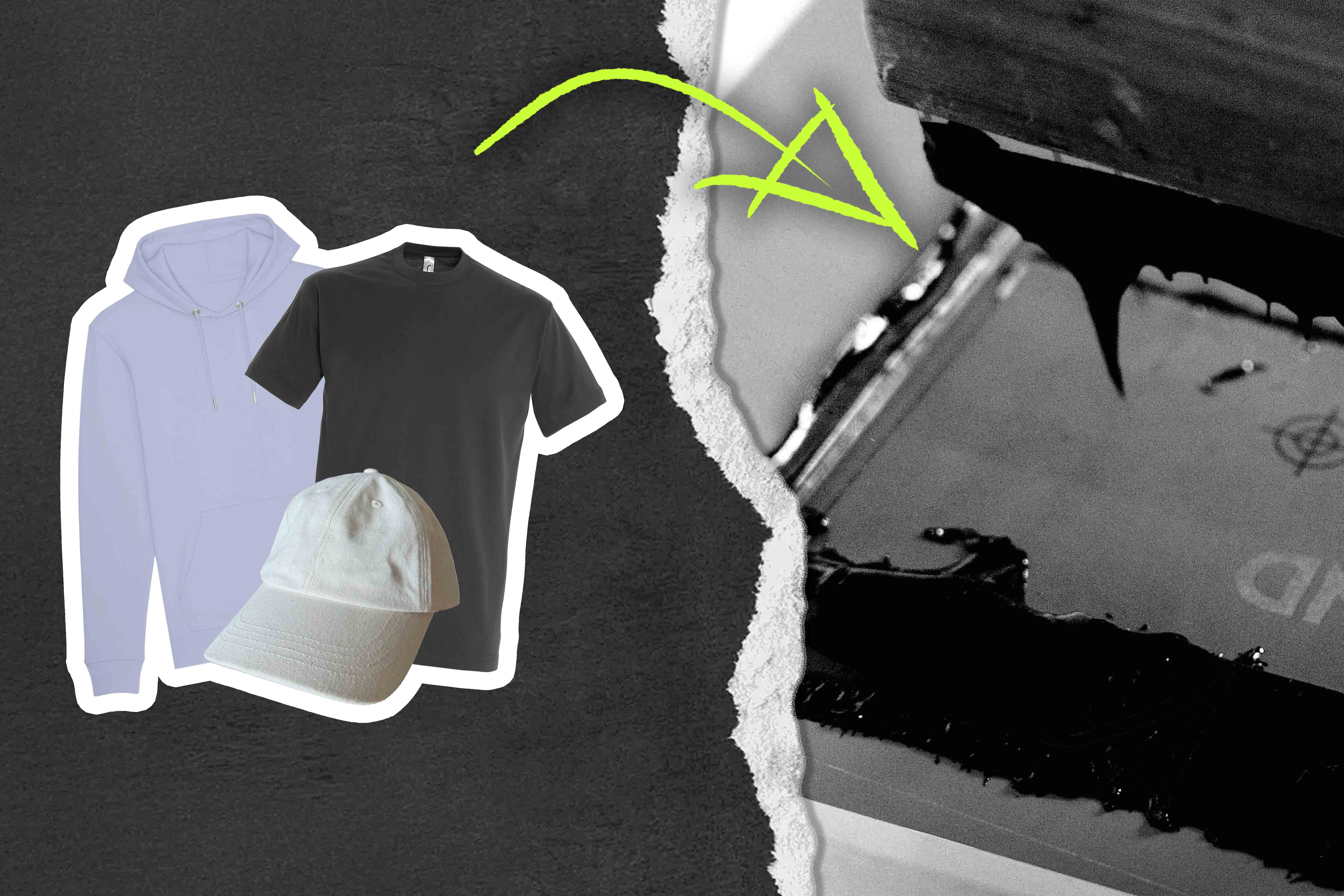 Drei Produkte (Ein Hoodie, eine Cap und ein Shirt) ein Pfeil darüber der auf die rechte Bildseite zeigt, wo gerade etwas mit Siebdruck bedruckt wird